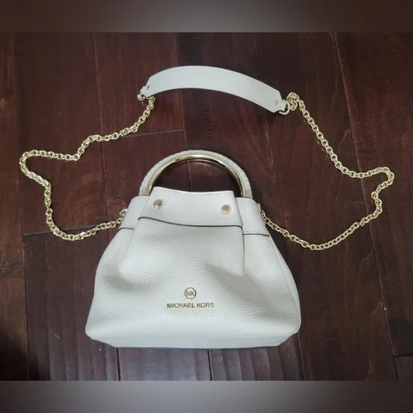 Michael Kors Small Ring Bucket-shoulder strap Light Cream with Gold Accents NWOT - Picture 8 of 11